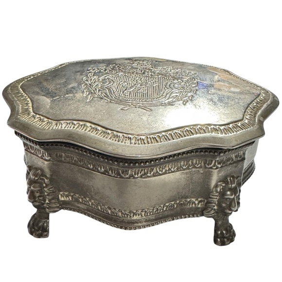 Vintage Lion Crest Jewelry Box w/Lion Claw Feet international Silver Co. - Picture 6 of 12